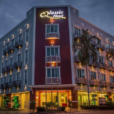 Qlassic Hotel Sepang Exterior photo