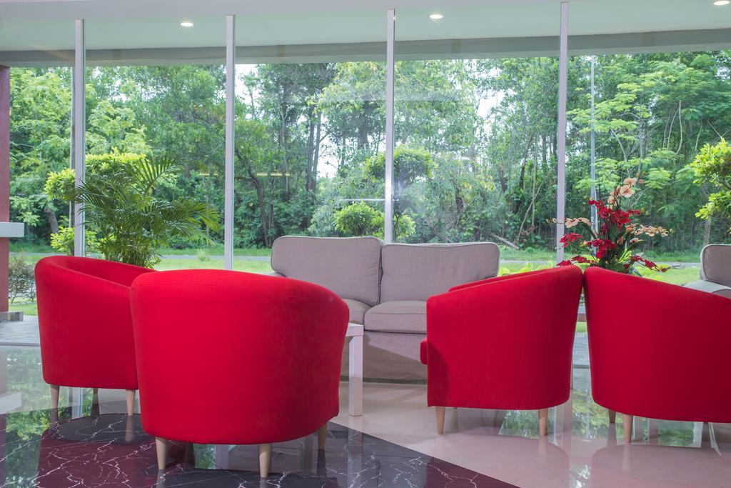 Qlassic Hotel Sepang Exterior photo