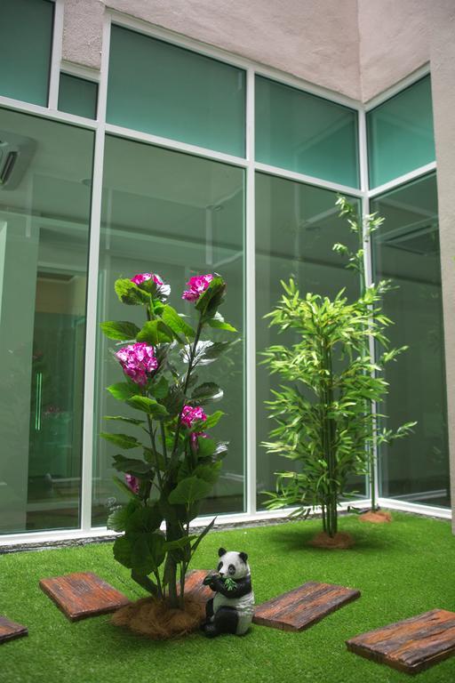 Qlassic Hotel Sepang Exterior photo