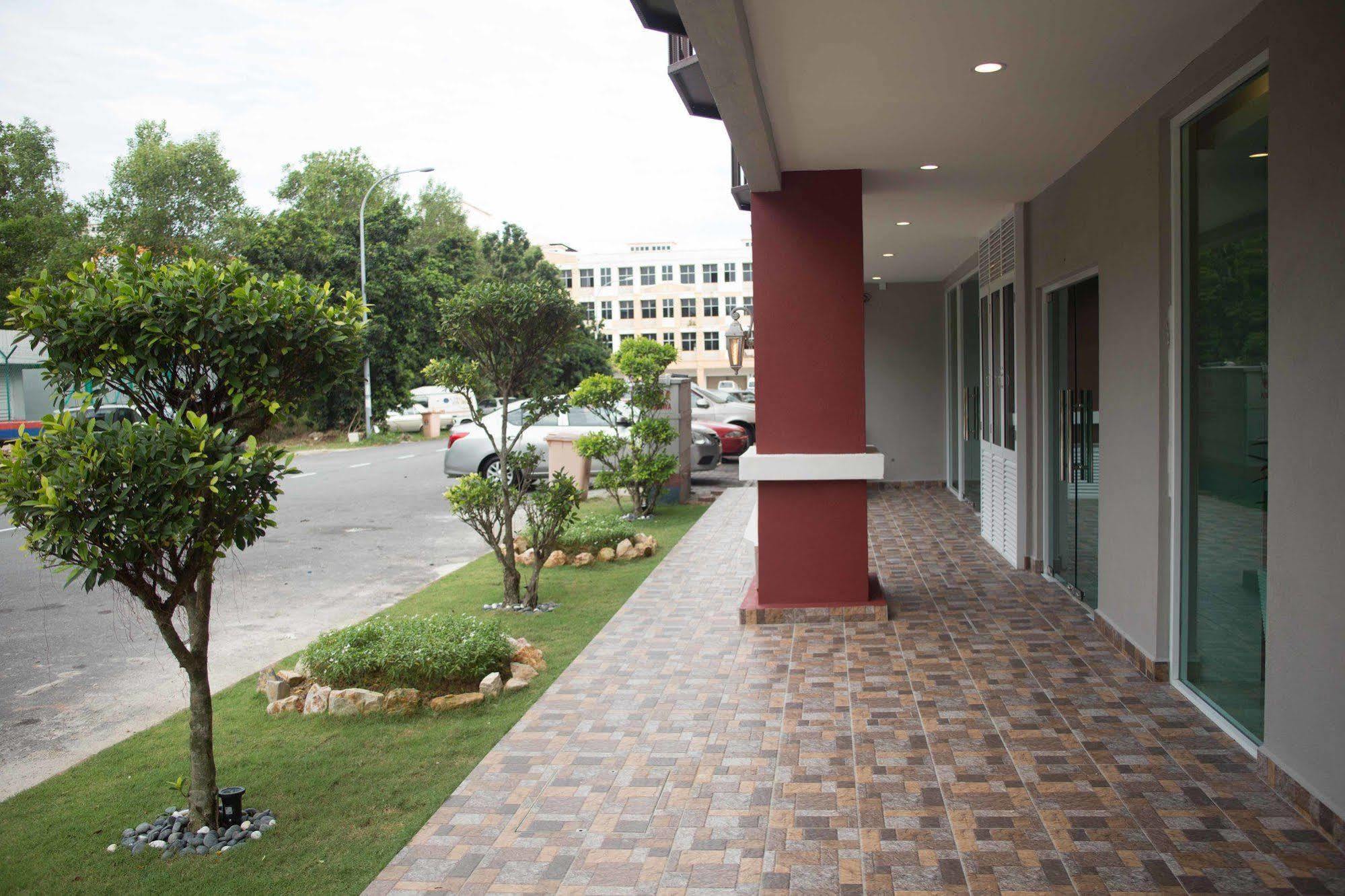 Qlassic Hotel Sepang Exterior photo